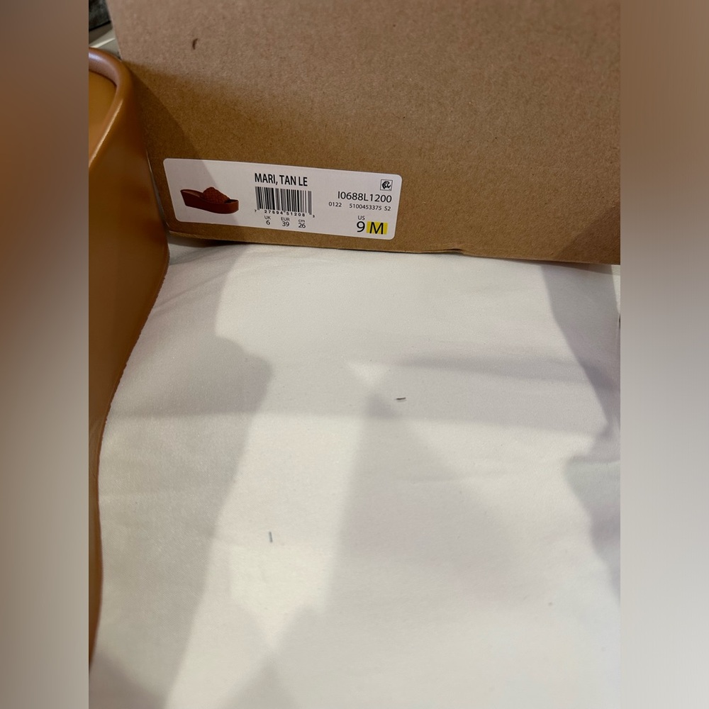 VINCE Mari Wedge Sandals in Tan New IN  BOX - Picture 5 of 8